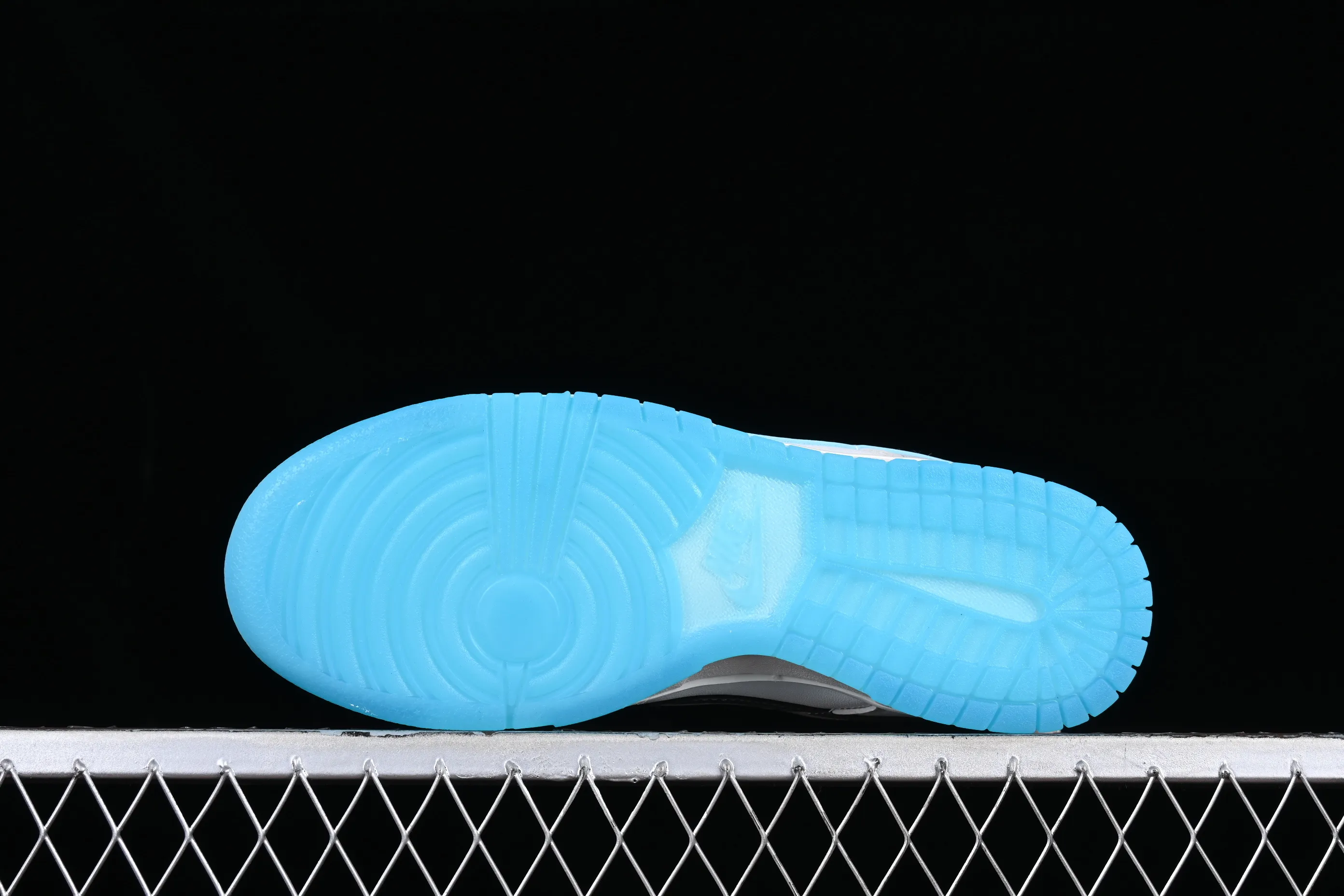 All Categories Nk SB Dunk Series Nk SB Dunk Low Low-top sneakers Cost-effective version Nk SB Dunk Low "520" Valentine's Day limited SB low-top sports and leisure sneakers FN3433-141